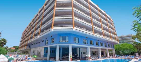 8 daagse vliegvakantie naar Piramide Salou in salou, spanje