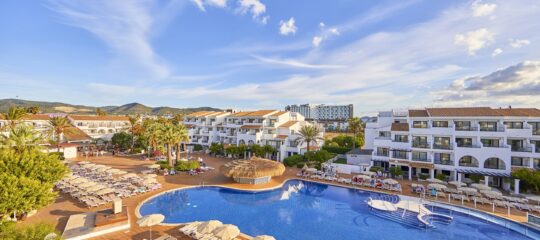 FERGUS Style Bahamas